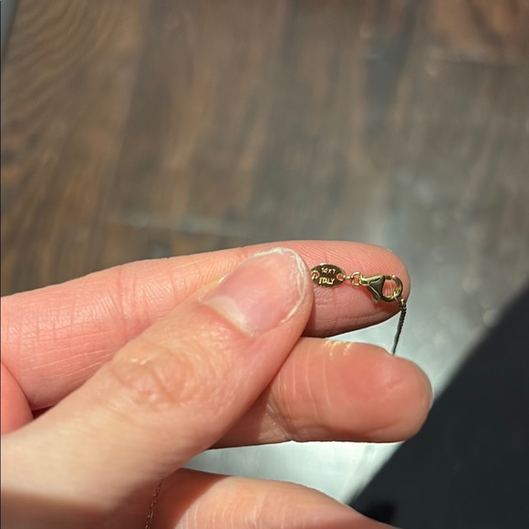 14KT Yellow Gold Mother of Pearl Clover Necklace - Picture 4 of 7